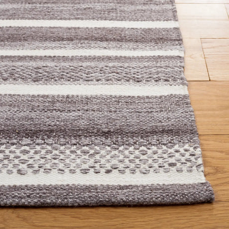 Safavieh Striped Kilim 4'-0" x 6'-0" Rug in Grey / Ivory