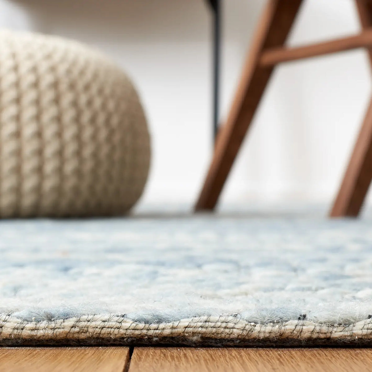 Safavieh Marbella 4'-0" x 6'-0" Rug in Light Blue / Beige