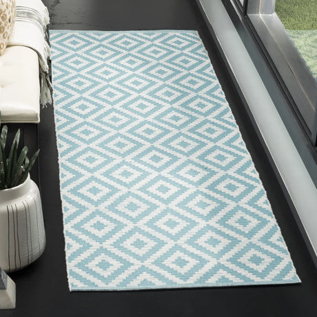 Safavieh Montauk 2'-3" x 7'-0" Rug in Light Blue / Ivory