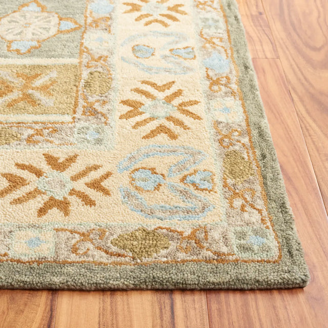 Safavieh Heritage 4'-0" x 6'-0" Rug in Ivory / Light Blue