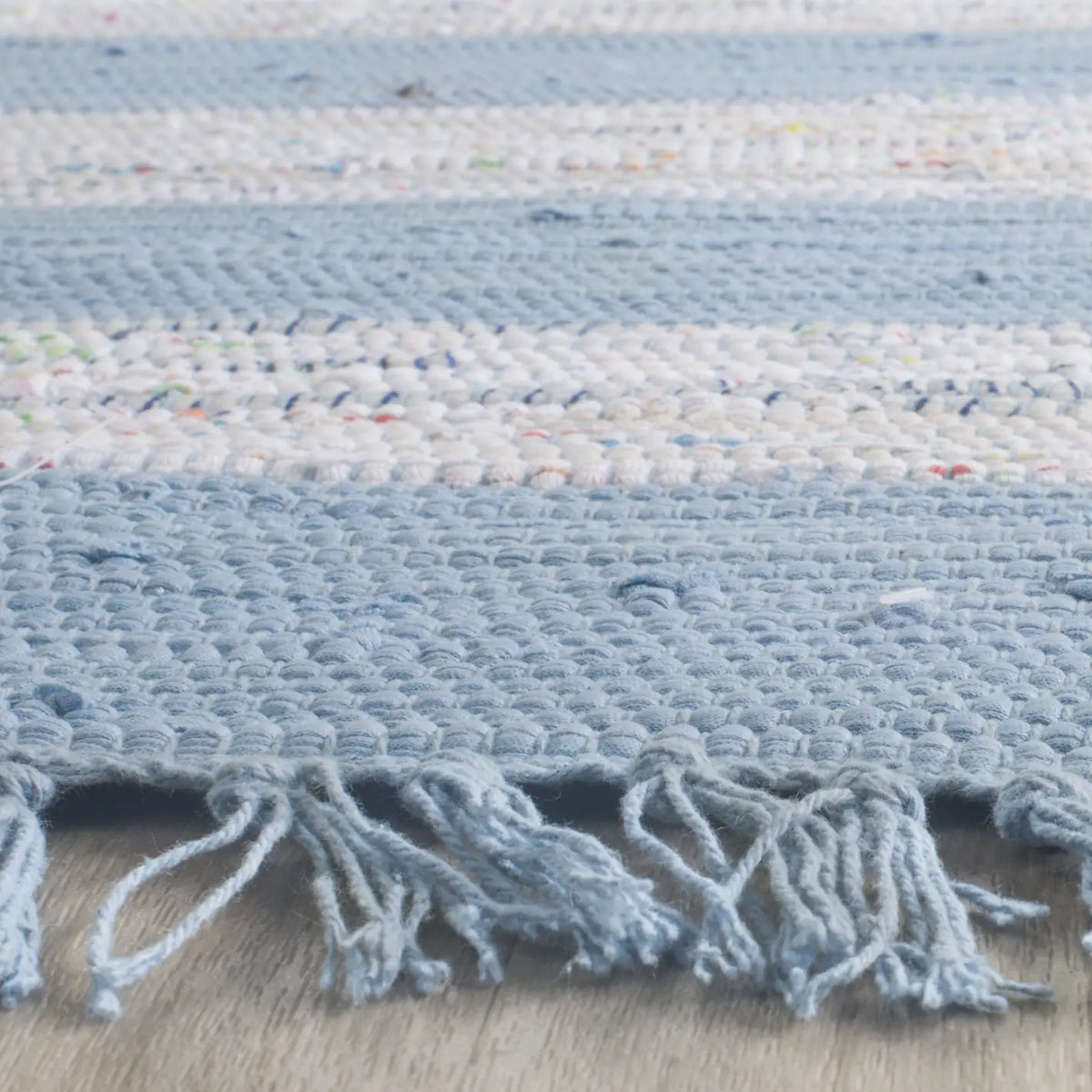 Safavieh Montauk 2'-3" x 7'-0" Rug in Ivory / Turquoise