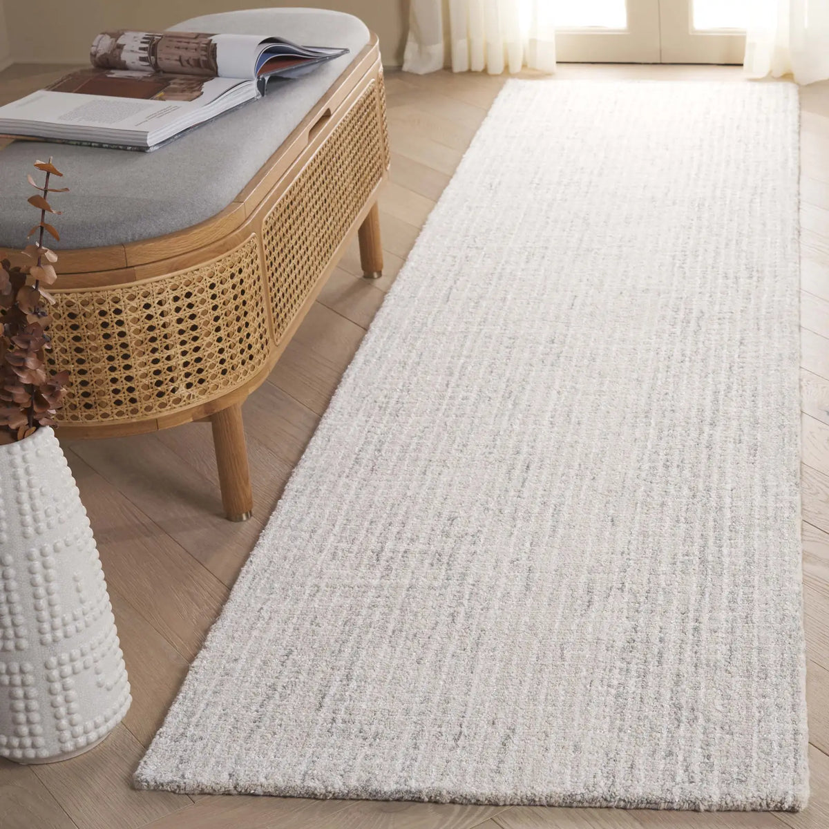 Safavieh Ebony 2'-3" x 9'-0" Rug in Grey / Ivory