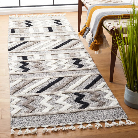 Safavieh Casablanca 2'-3" x 8'-0" Rug in Ivory / Black