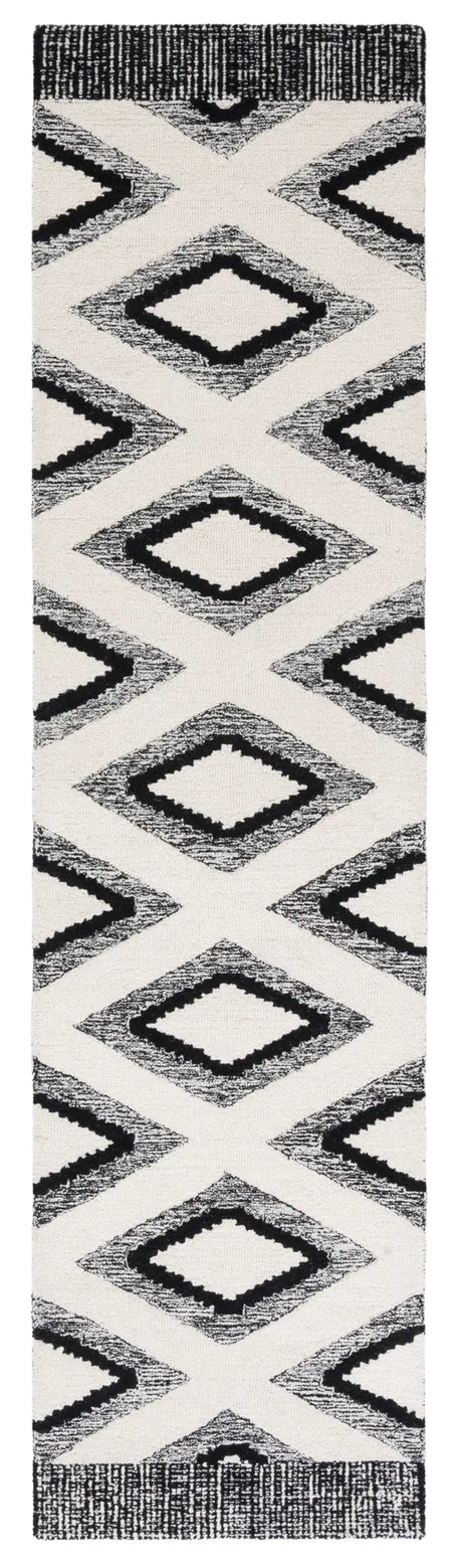 Safavieh Casablanca 2'-3" x 7'-0" Rug in Ivory / Black