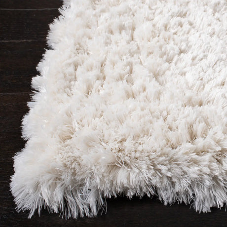 Safavieh Martha Stewart 300 5'-3" x 7'-6" Rug in Ivory