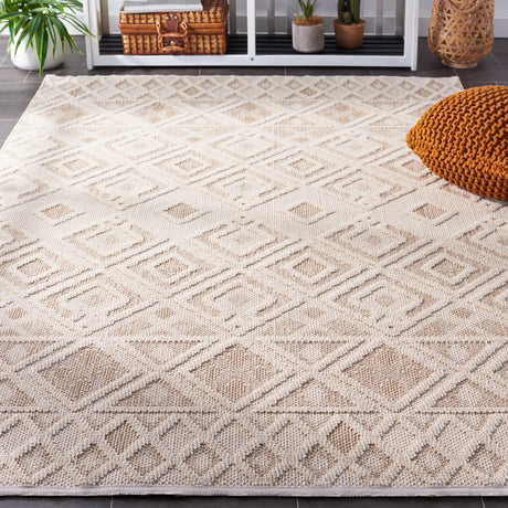 Safavieh Global 4'-0" x 6'-0" Rug in Beige / Ivory