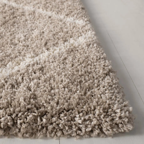 Safavieh Hudson Shag 5'-3" x 7'-6" Rug in Beige / Ivory