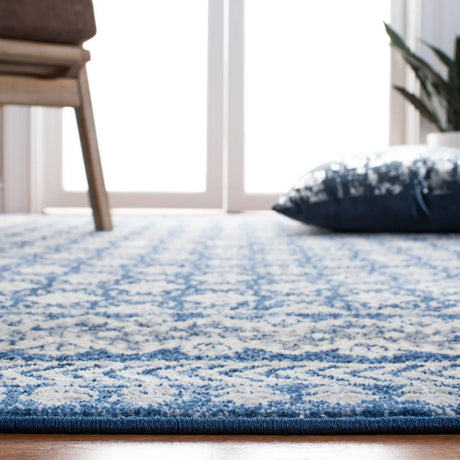 Safavieh Brentwood 4'-0" x 6'-0" Rug in Navy / Beige
