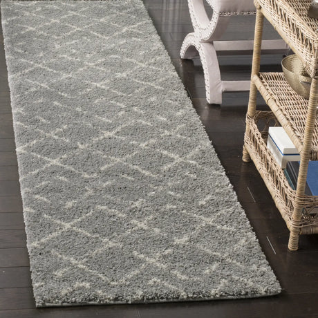 Safavieh Arizona Shag 2'-3" x 10'-0" Rug in Grey / Ivory