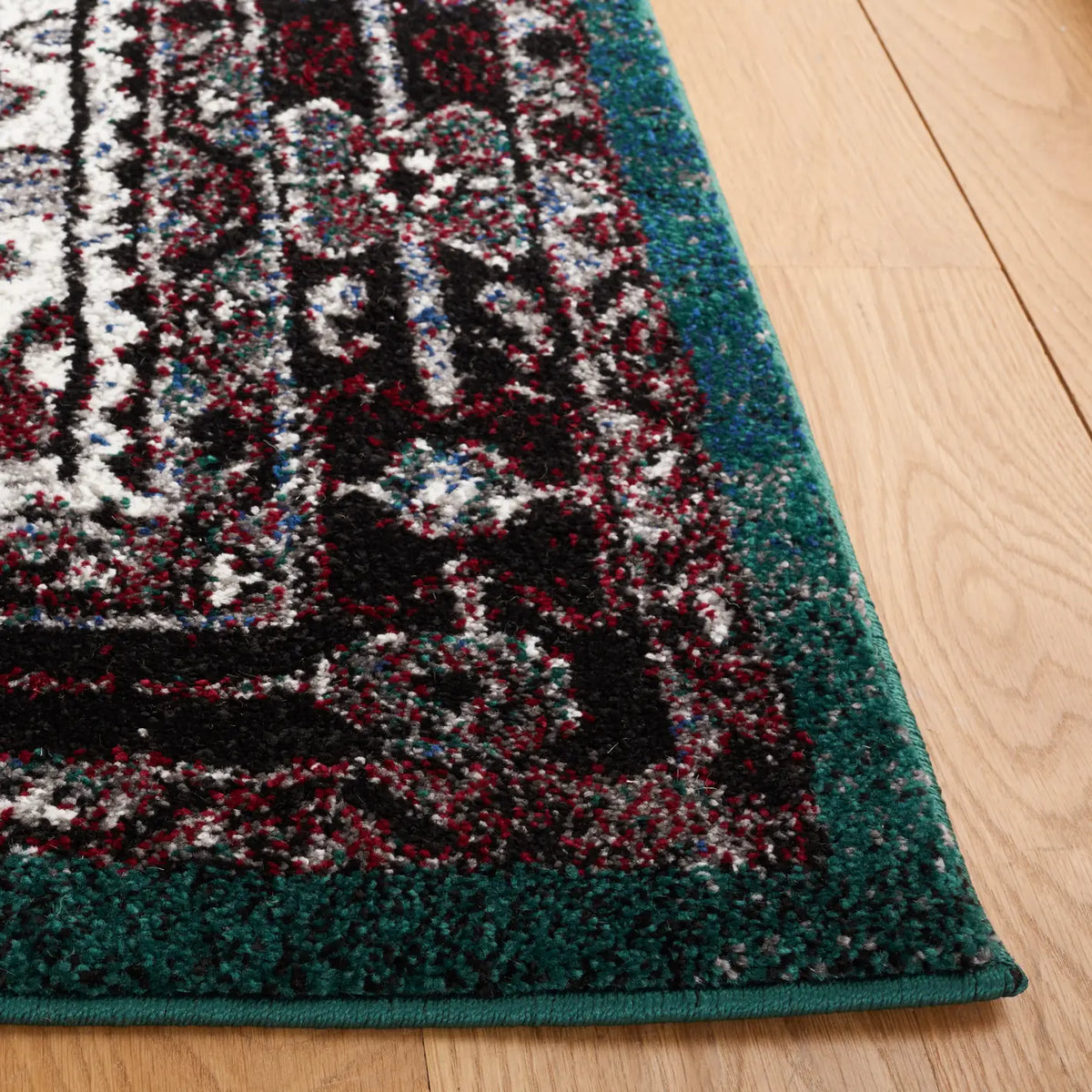 Safavieh Vintage Hamadan 4'-0" x 6'-0" Rug in Green / Black
