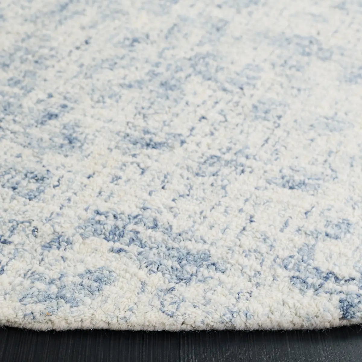 Safavieh Ebony 6'-0" x 6'-0" Rug in Ivory / Blue