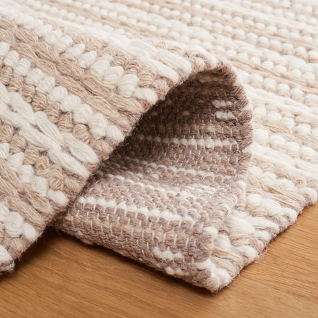 Safavieh Natura 4'-0" x 6'-0" Rug in Taupe / Ivory