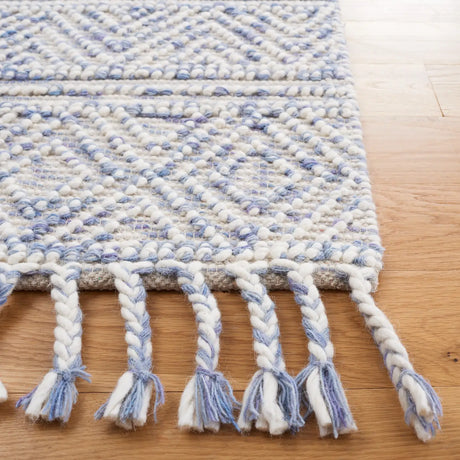 Safavieh Natura 4'-0" x 6'-0" Rug in Grey / Ivory