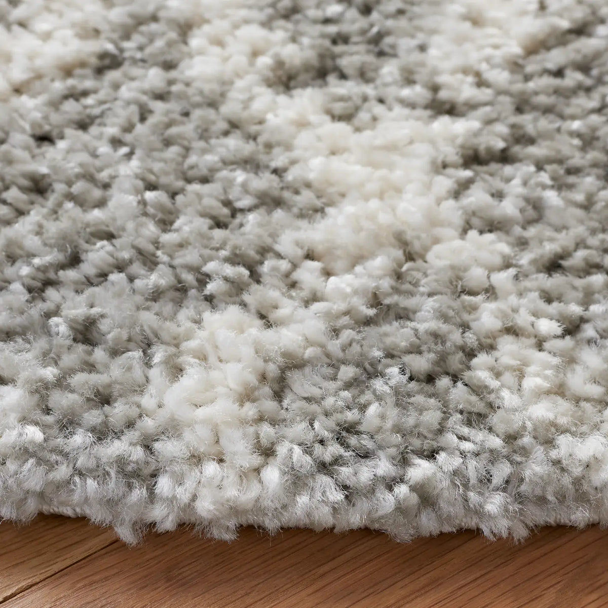 Safavieh Berber Shag 5'-1" x 5'-1" Rug in Light Grey / Cream