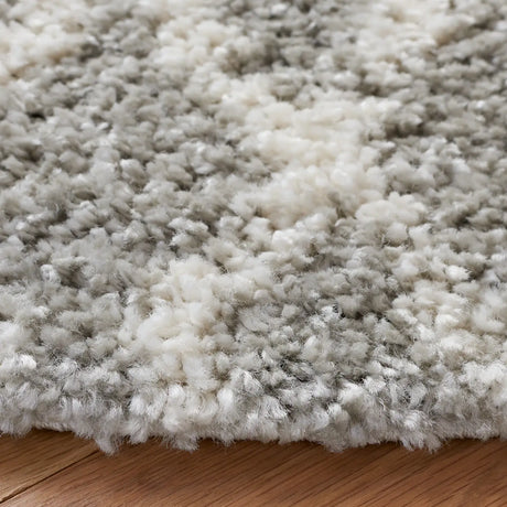 Safavieh Berber Shag 5'-1" x 5'-1" Rug in Light Grey / Cream