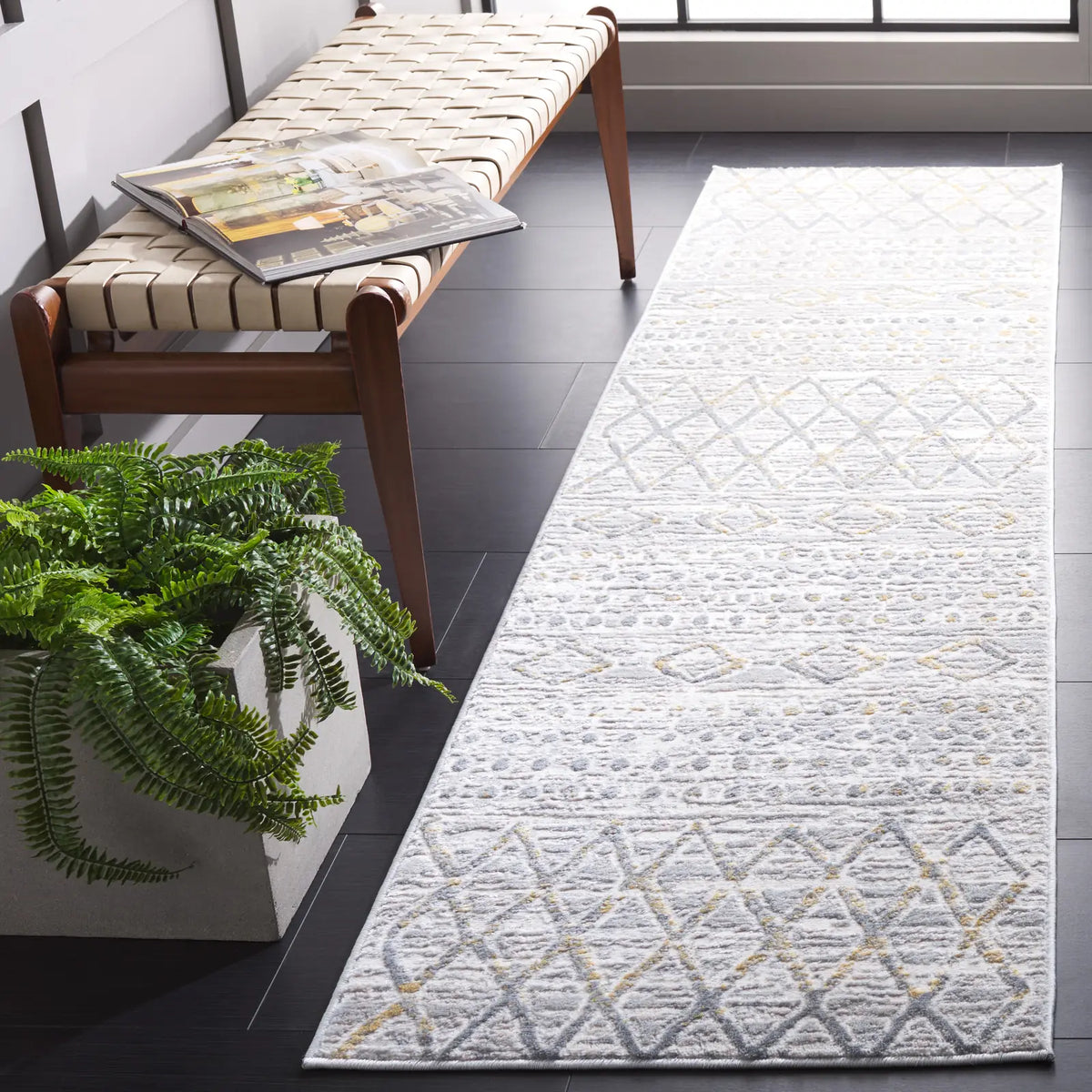 Safavieh Lagoon 2'-2" x 8'-0" Rug in Grey / Gold