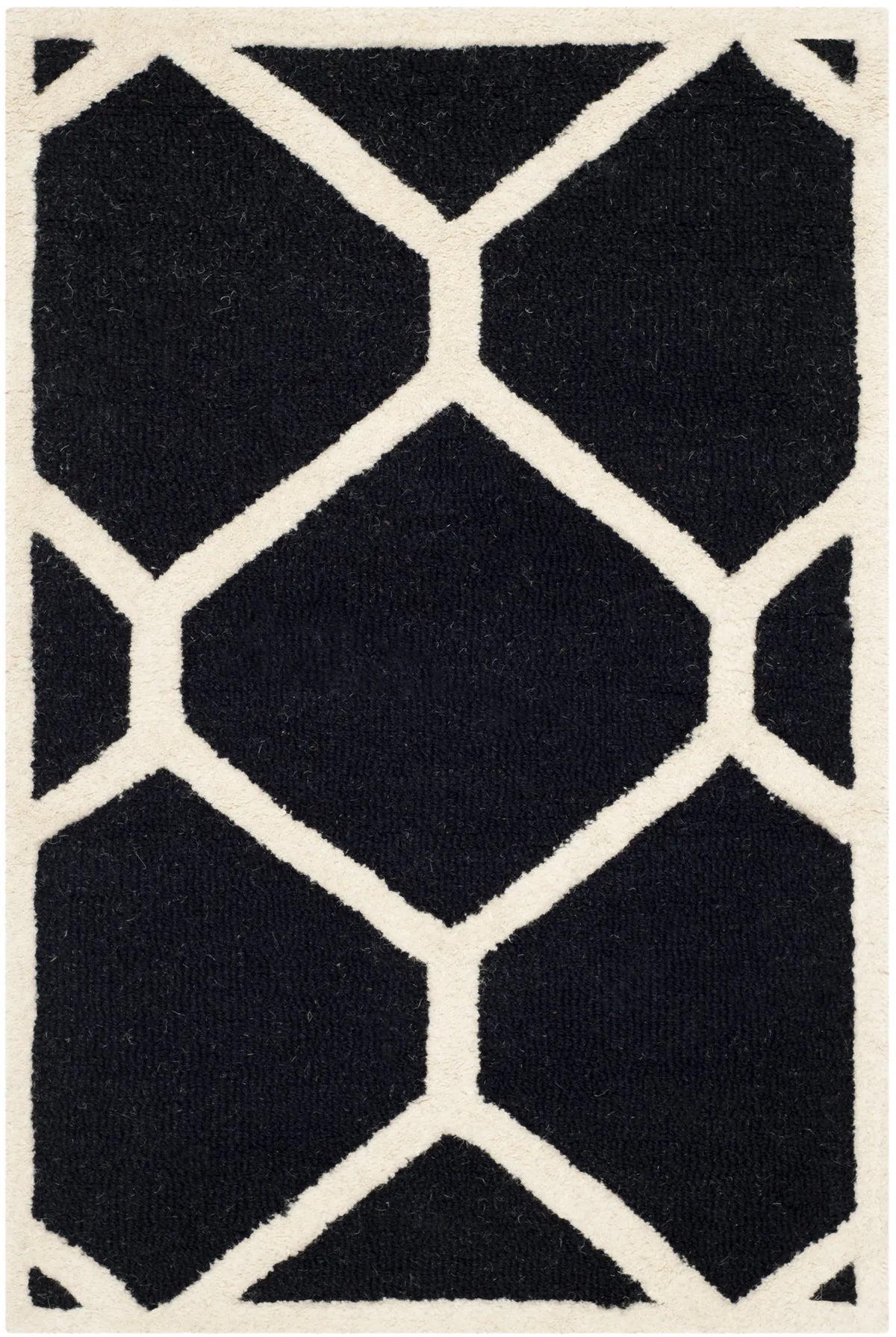 Safavieh Cambridge 2'-0" x 3'-0" Rug in Black / Ivory