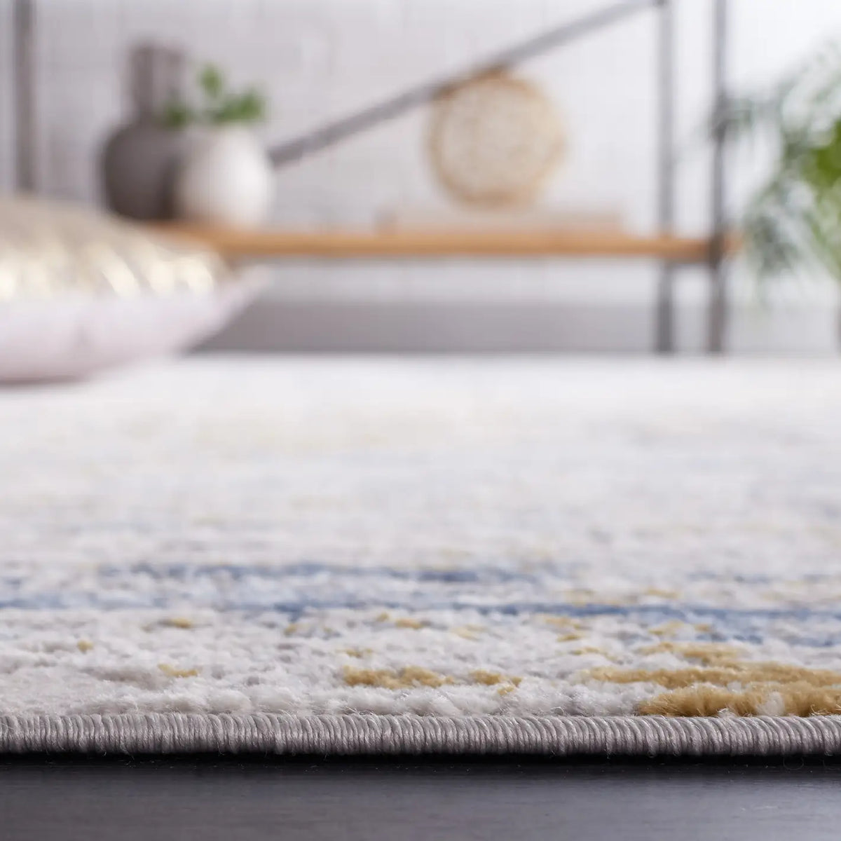Safavieh Palma 4'-0" x 6'-0" Rug in Beige / Light Blue