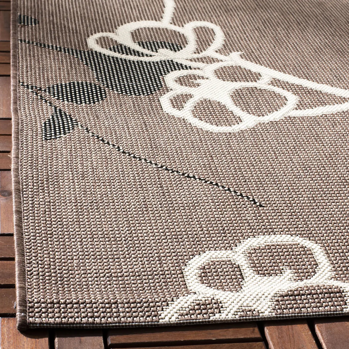 Safavieh Courtyard 4'-0" x 5'-7" Rug in Brown Natural / Black