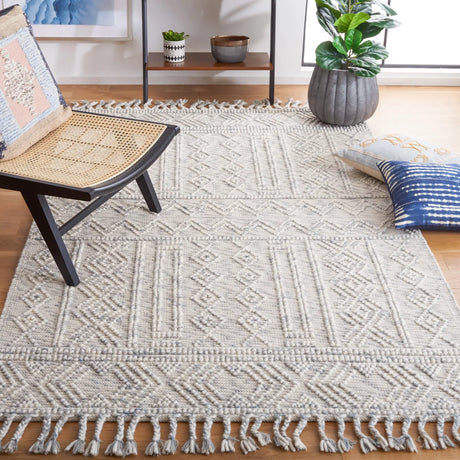 Safavieh Natura 4'-0" x 6'-0" Rug in Grey / Ivory