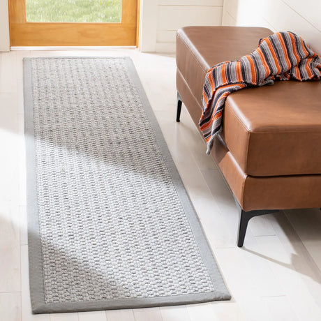 Safavieh Palm Beach 2'-0" x 8'-0" Rug in Silver / Ivory