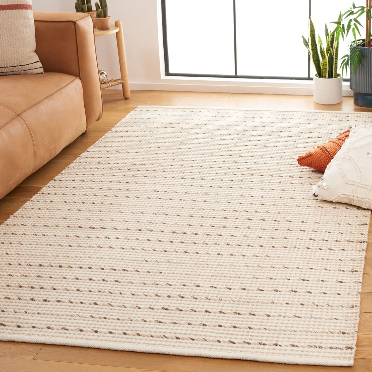 Safavieh Vermont 4'-0" x 6'-0" Rug in Ivory / Beige