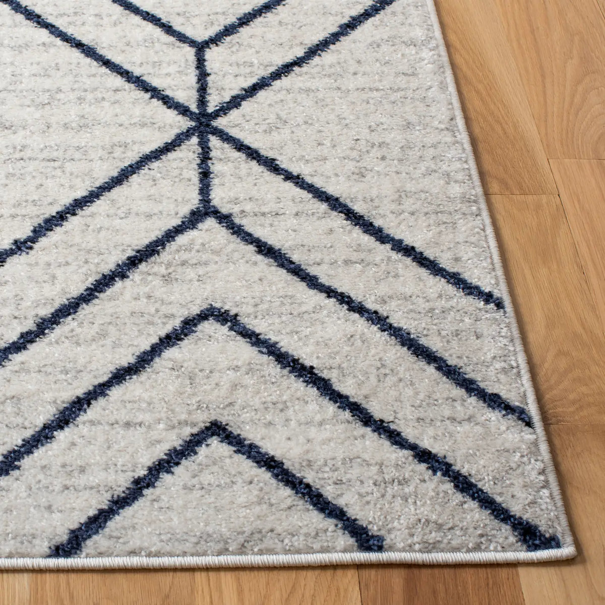 Safavieh Adirondack 4'-0" x 6'-0" Rug in Light Grey / Navy
