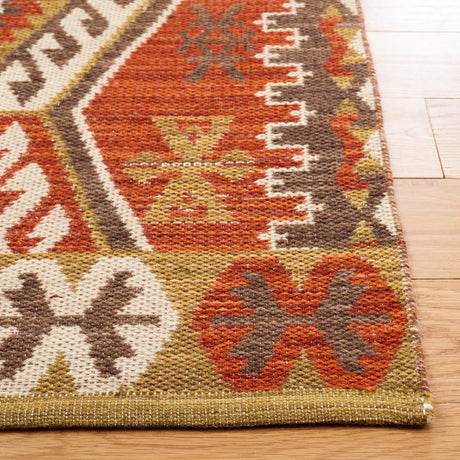 Safavieh Kilim 4'-0" x 6'-0" Rug in Red / Olive