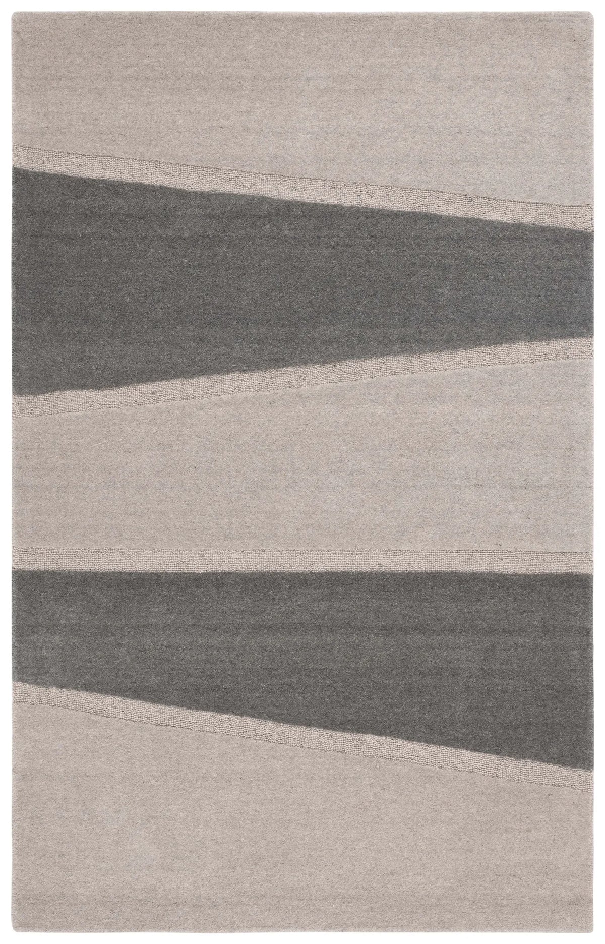 Safavieh Fifth Avenue 4'-0" x 6'-0" Rug in Grey / Charcoal