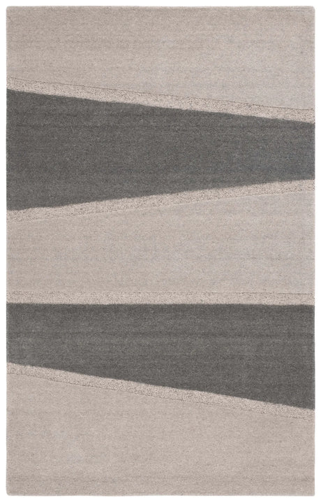 Safavieh Fifth Avenue 4'-0" x 6'-0" Rug in Grey / Charcoal