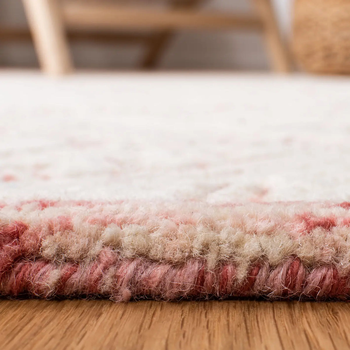 Safavieh Glamour 5'-0" x 8'-0" Rug in Pink / Ivory