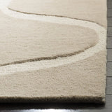 Safavieh Cambridge 4'-0" x 6'-0" Rug in Light Beige / Ivory