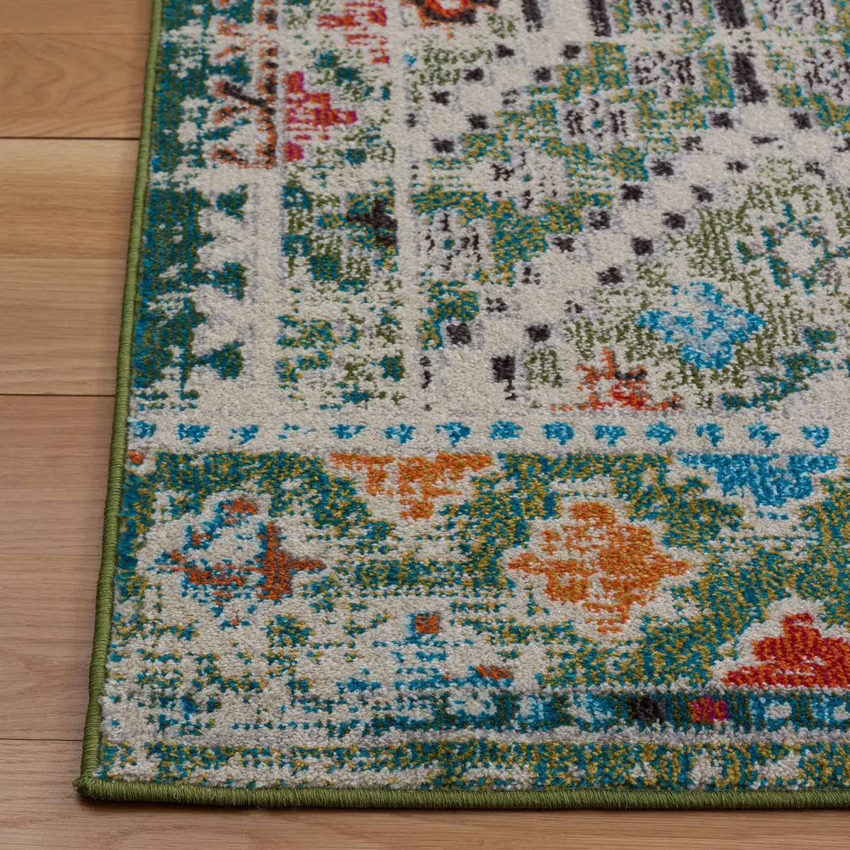 Safavieh Madison 4'-0" x 6'-0" Rug in Green / Beige