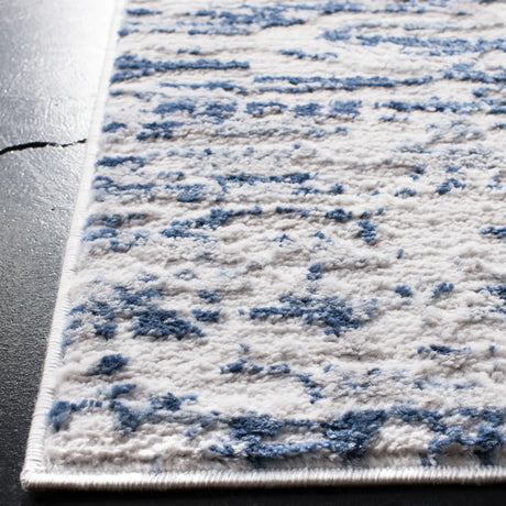 Safavieh Amelia 700 4'-0" x 6'-0" Rug in Grey / Navy