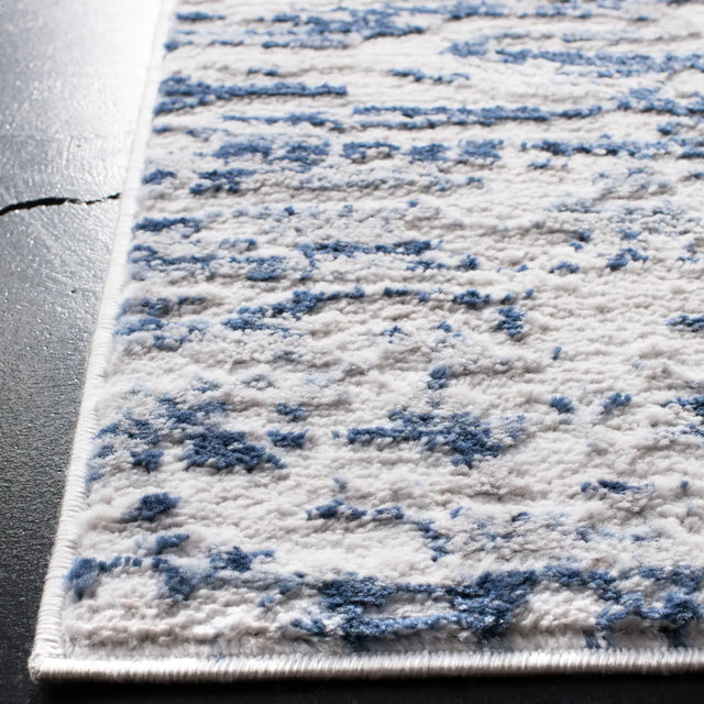 Safavieh Amelia 700 4'-0" x 6'-0" Rug in Grey / Navy