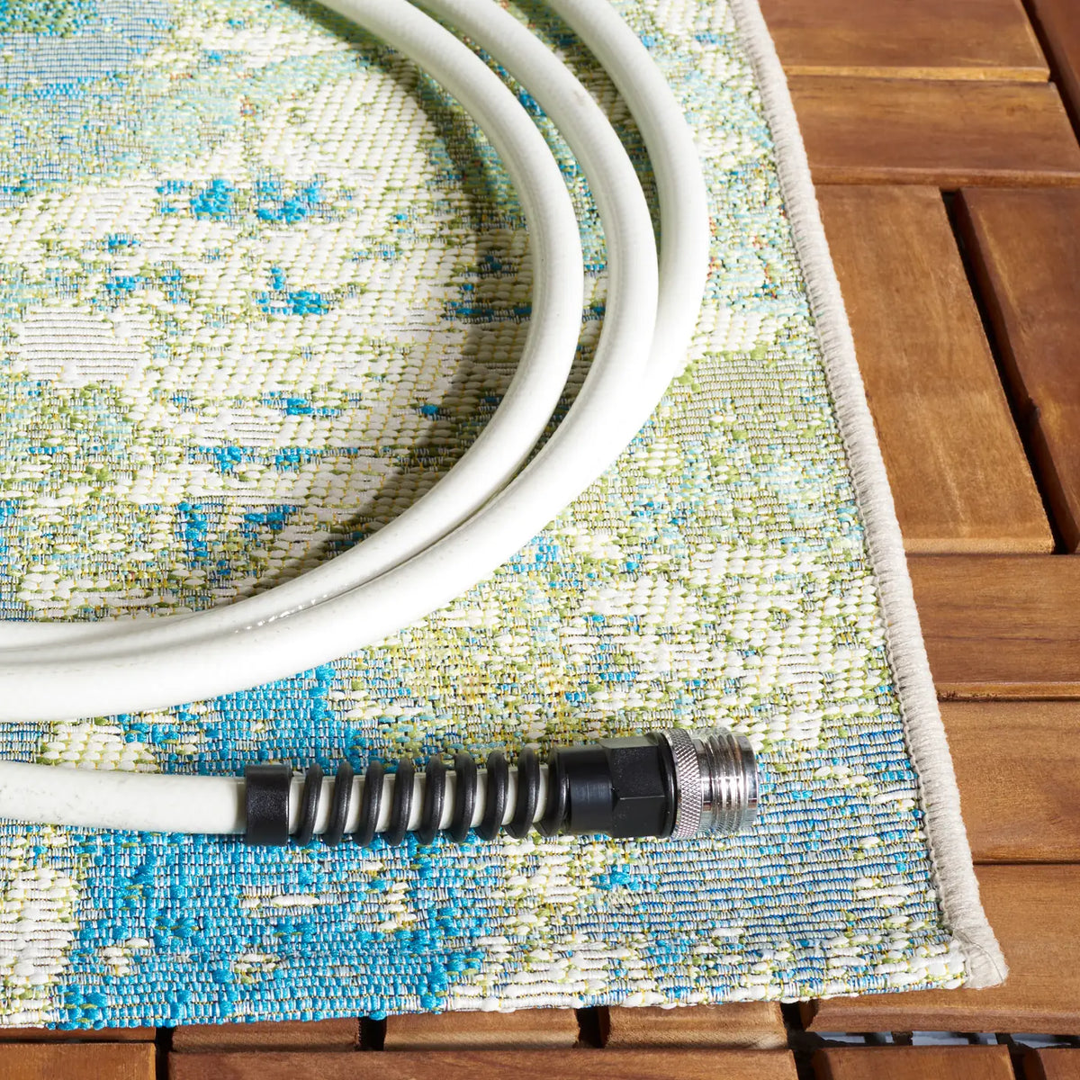 Safavieh Barbados 500 4'-0" x 6'-0" Rug in Blue / Ivory