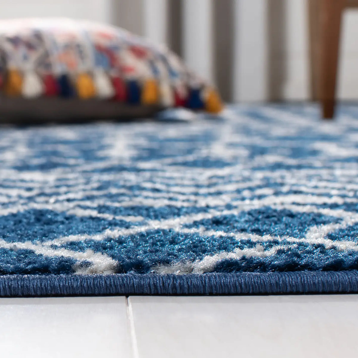 Safavieh Tulum 4'-0" x 6'-0" Rug in Navy / Ivory