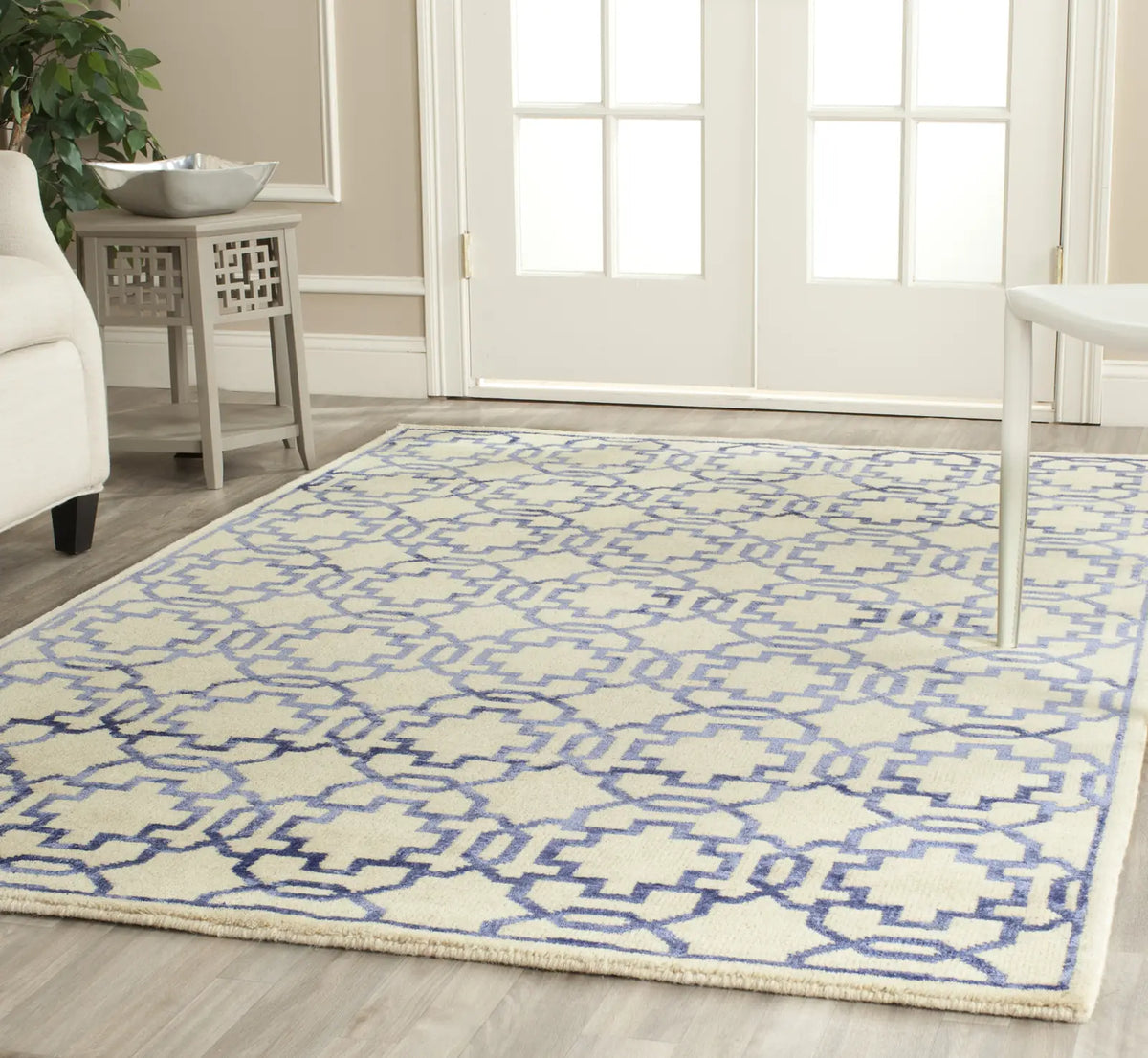Safavieh Mosaic 4'-0" x 6'-0" Rug in Cream / Purple
