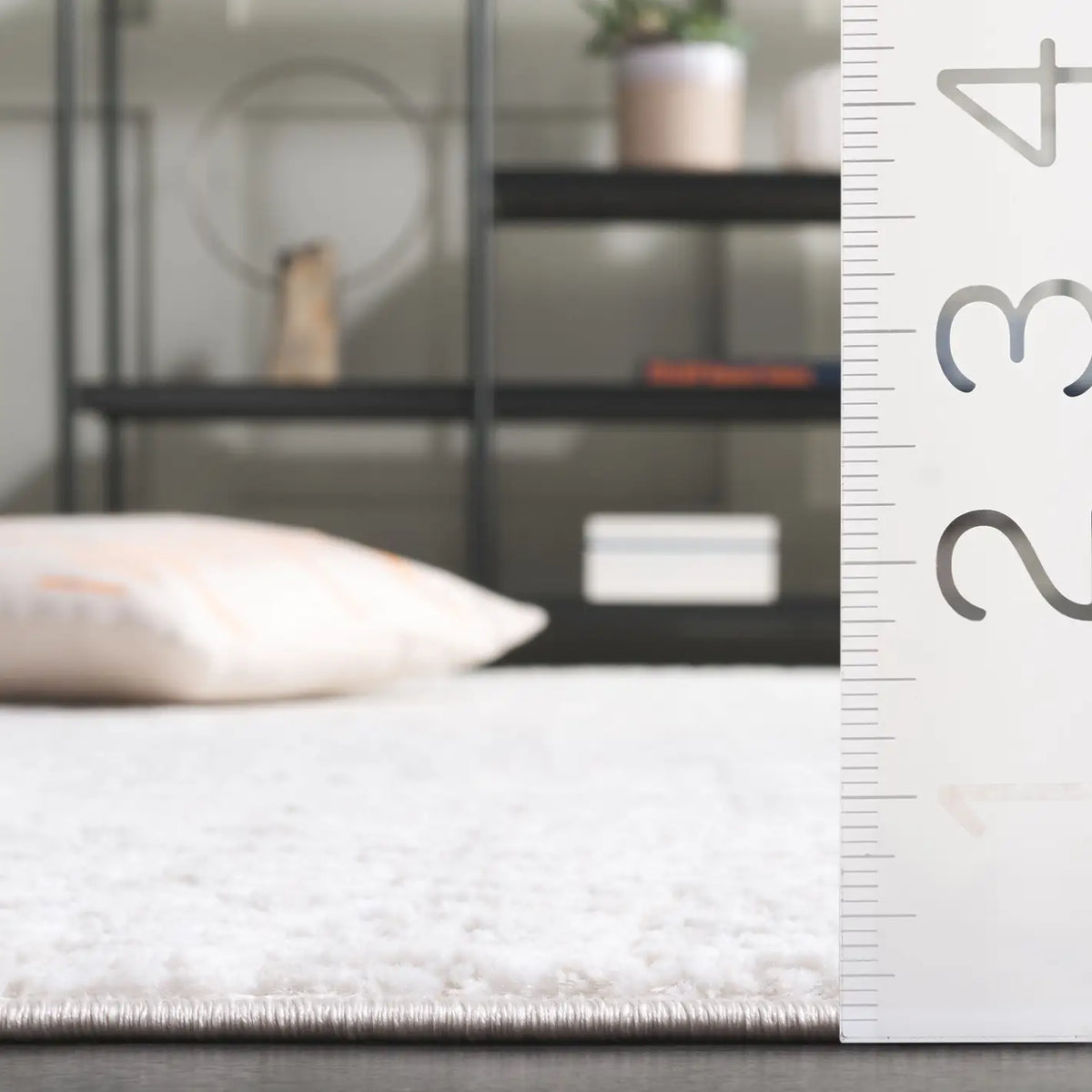 Safavieh Carter 4'-0" x 6'-0" Rug in Ivory / Taupe