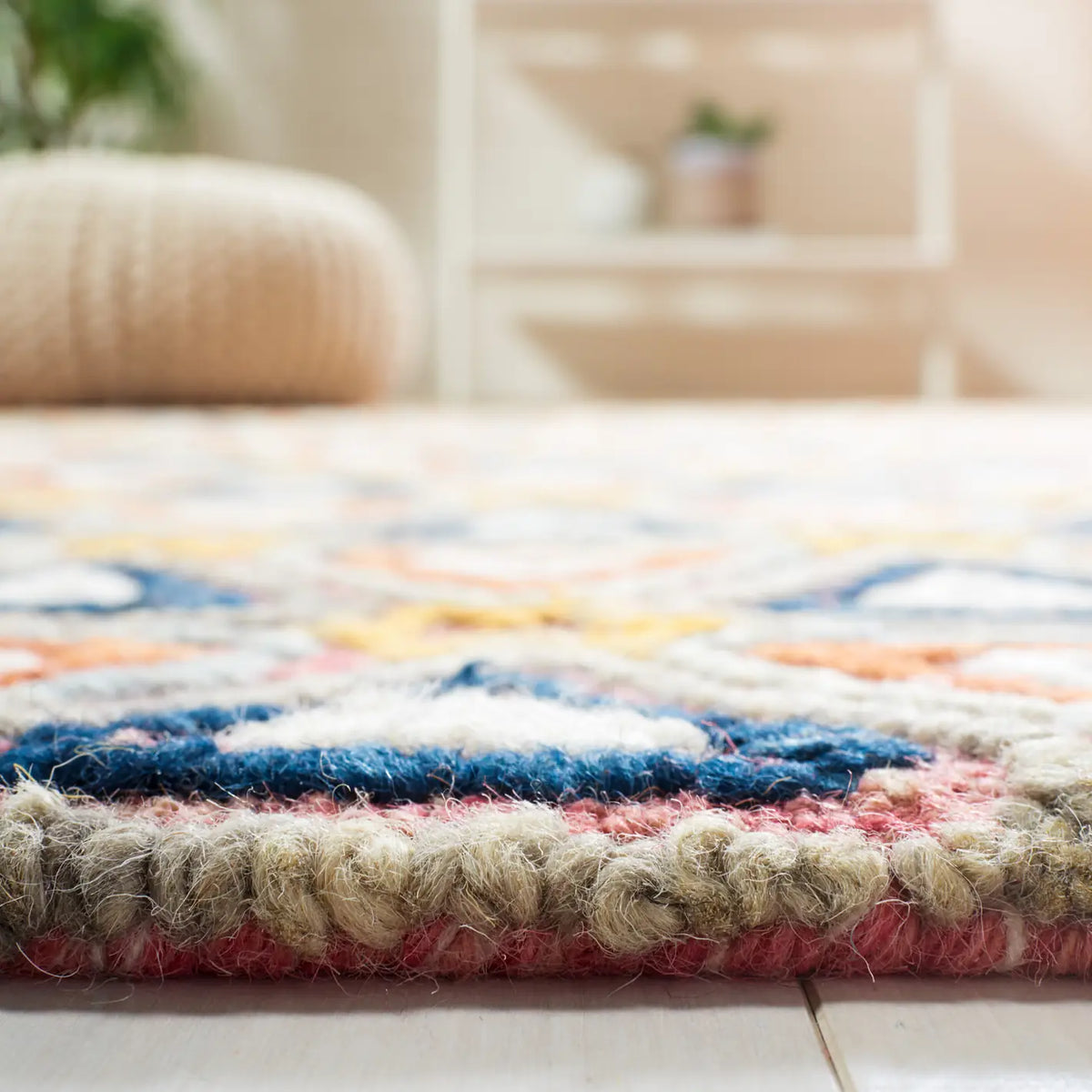Safavieh Trace 4'-0" x 6'-0" Rug in Red / Navy