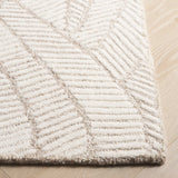 Safavieh Ebony 4'-0" x 6'-0" Rug in Beige / Ivory