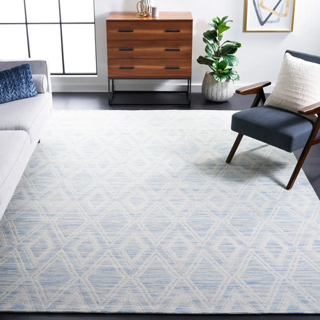 Safavieh Marbella 6'-0" x 9'-0" Rug in Light Blue / Ivory