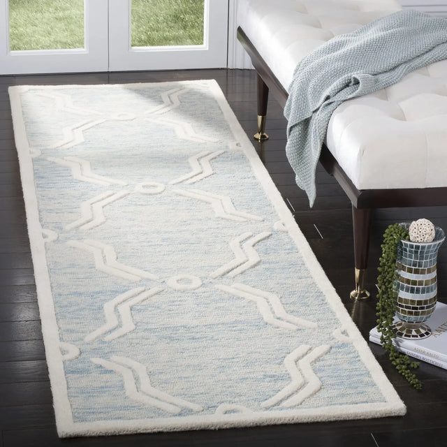 Safavieh Cambridge 2'-6" x 8'-0" Rug in Light Blue / Ivory