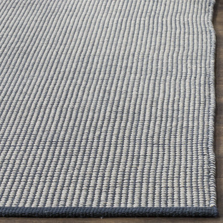 Safavieh Montauk 5'-0" x 8'-0" Rug in Ivory / Navy