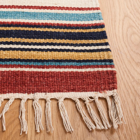 Safavieh Kilim 4'-0" x 6'-0" Rug in Ivory / Rust