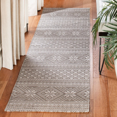 Safavieh Cedar Brook 2'-3" x 8'-0" Rug in Grey / Ivory