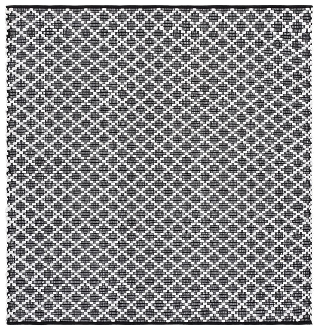 Safavieh Montauk 6'-0" x 6'-0" Rug in Black / Ivory