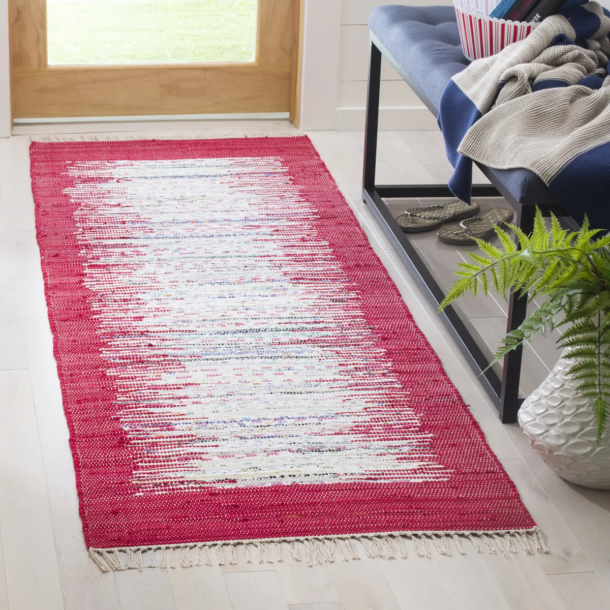 Safavieh Montauk 2'-3" x 7'-0" Rug in Ivory / Red