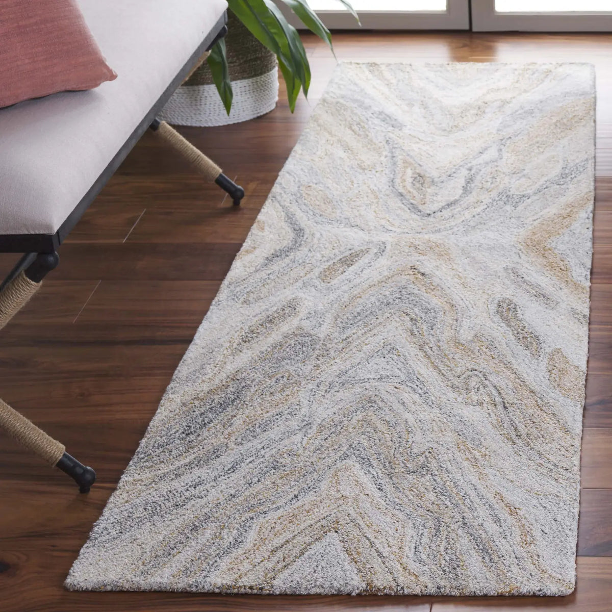 Safavieh Abstract 2'-3" x 8'-0" Rug in Grey / Rust