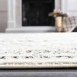 Safavieh Skyler 5'-1" x 7'-6" Rug in Grey / Ivory